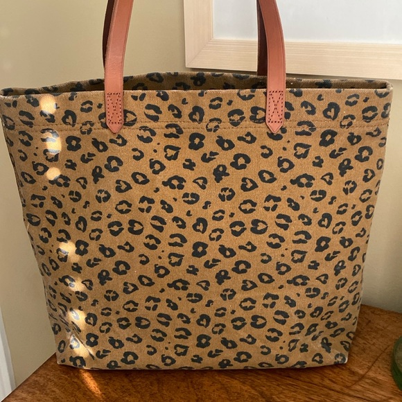 Madewell Handbags - Madewell transport bag leopard 🐆 print canvas tote